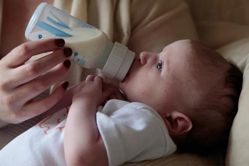 SỮA CÔNG THỨC NÀO TỐT CHO TRẺ SƠ SINH? MÁT, DỄ UỐNG VÀ TĂNG CÂN HIỆU QUẢ?